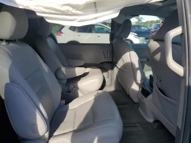 2017 TOYOTA SIENNA XLE  