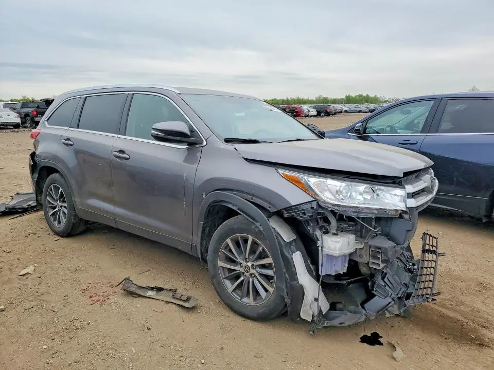 2019 TOYOTA HIGHLANDER XLE  