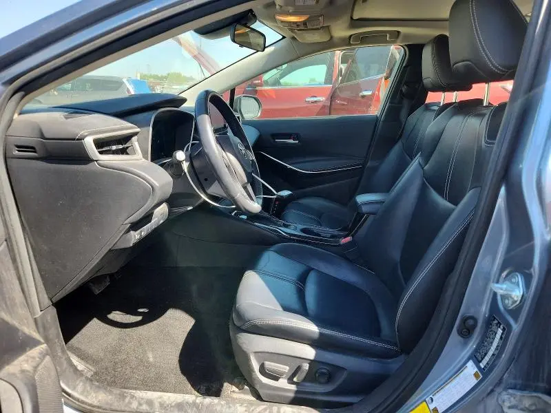 2020 TOYOTA COROLLA XLE  
