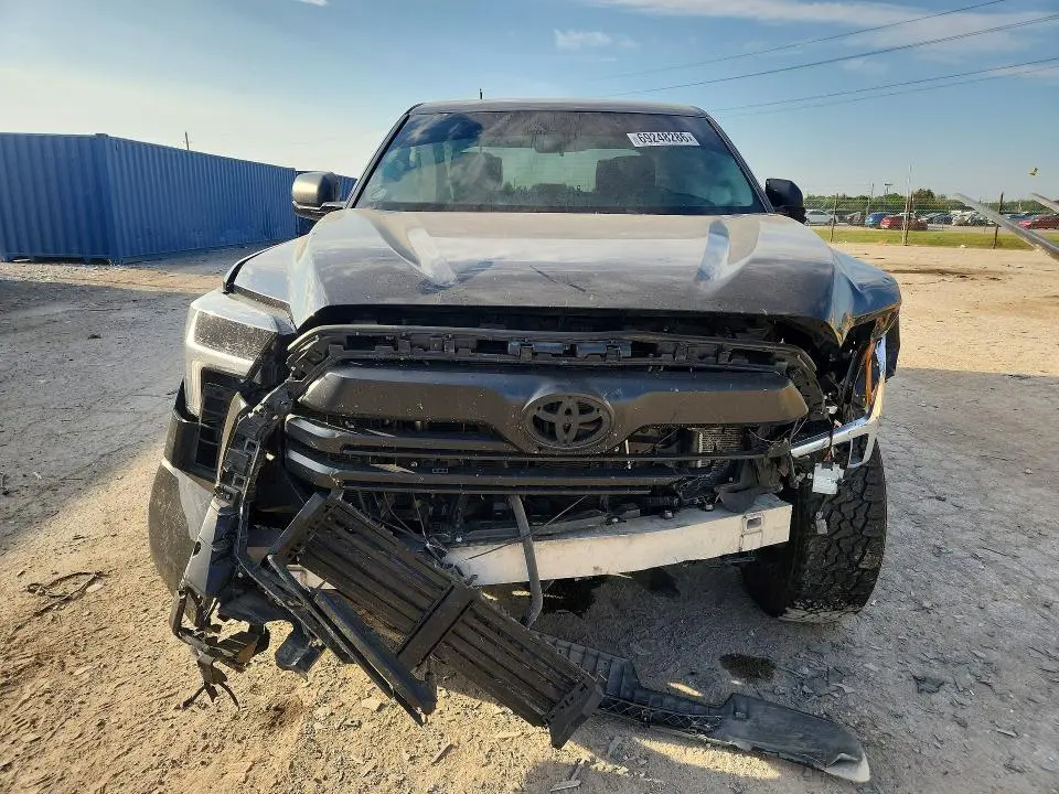 2022 TOYOTA TUNDRA SR5  