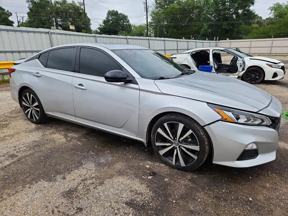 2021 NISSAN ALTIMA SR  