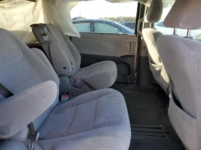 2015 TOYOTA SIENNA LE  