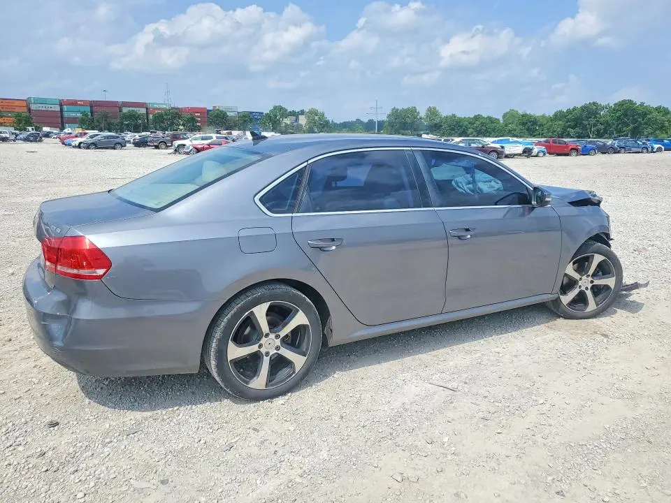 2015 VOLKSWAGEN PASSAT SE  