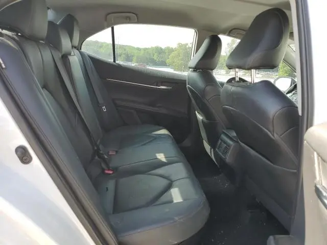 2020 TOYOTA CAMRY XLE  