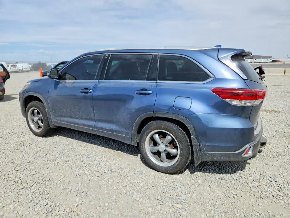 2017 TOYOTA HIGHLANDER LE PLUS  