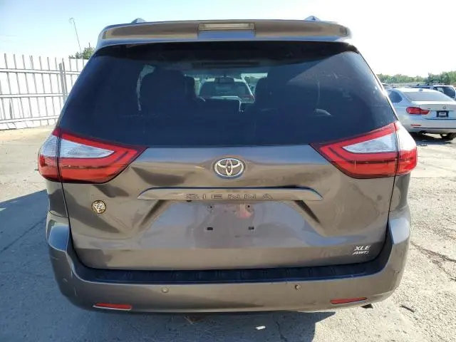 2016 TOYOTA SIENNA XLE  