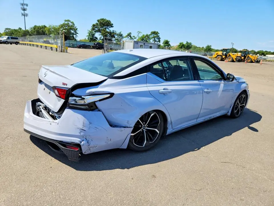 2024 NISSAN ALTIMA SR  