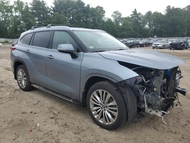 2022 TOYOTA HIGHLANDER PLATINUM  