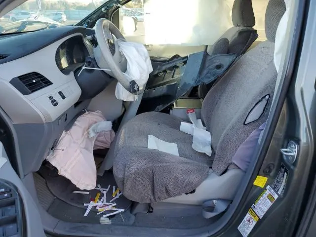 2013 TOYOTA SIENNA LE  