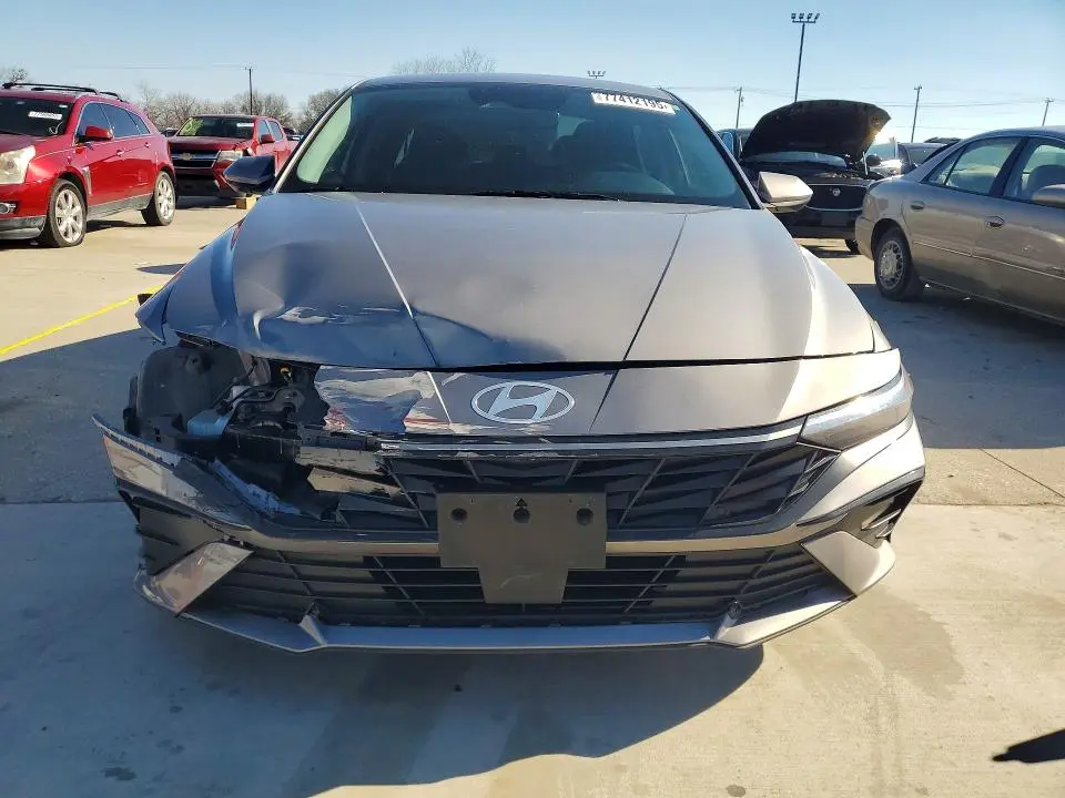 2024 HYUNDAI ELANTRA SEL  