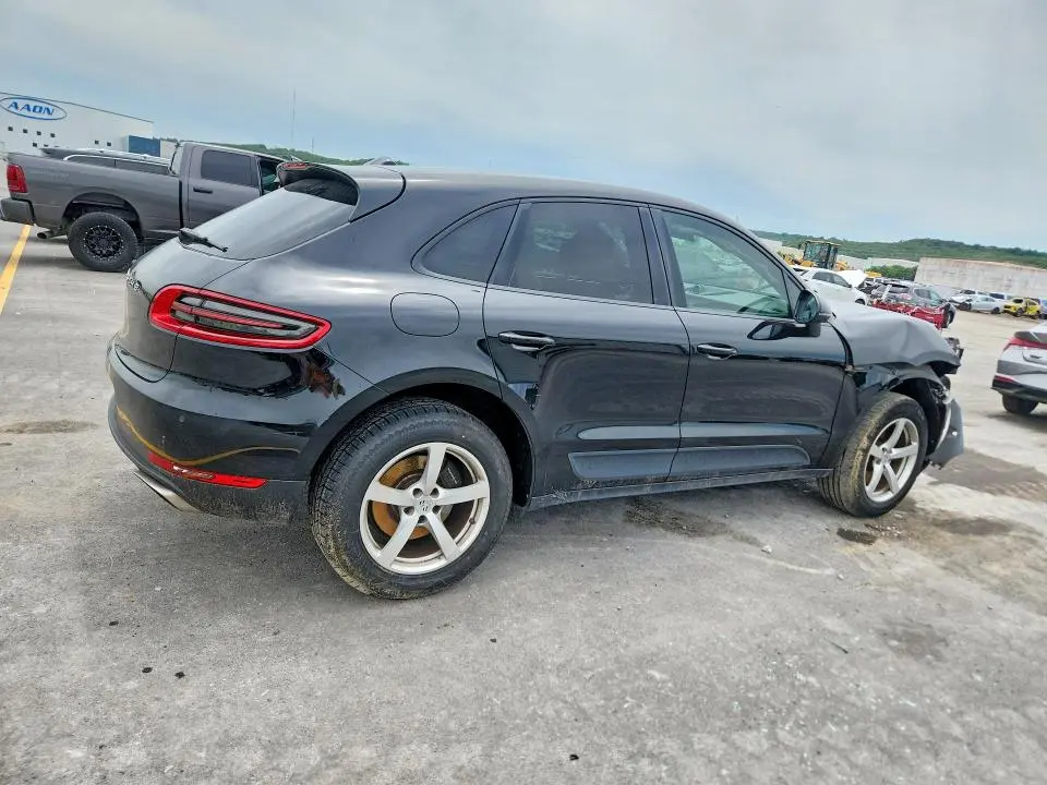 2017 PORSCHE MACAN   