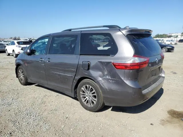 2018 TOYOTA SIENNA XLE  