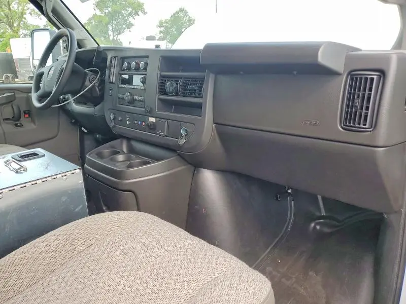 2025 GMC SAVANA CUTAWAY G3500  