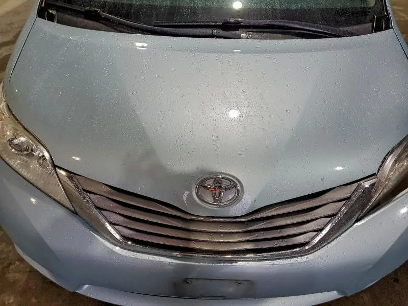 2017 TOYOTA SIENNA XLE  