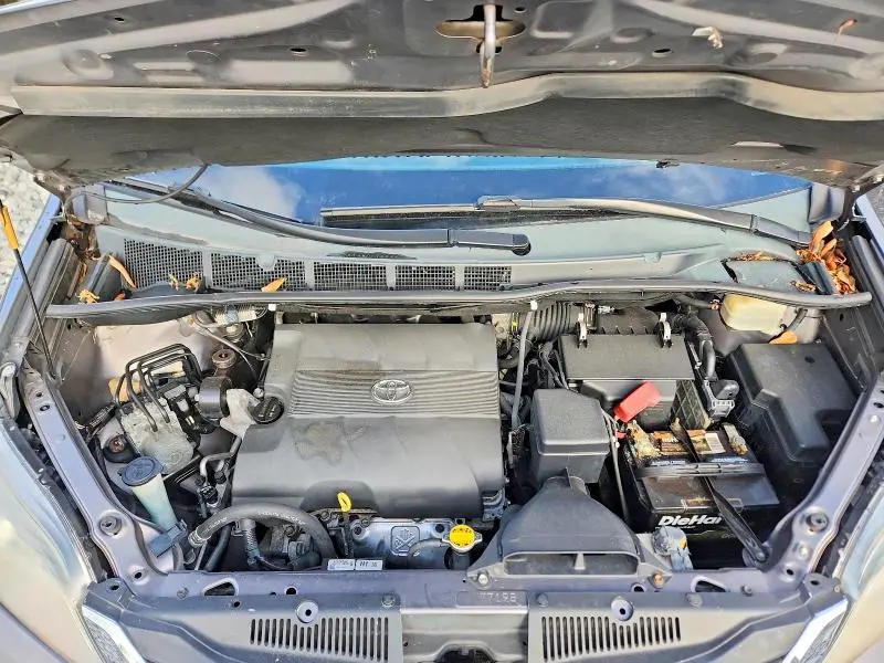 2015 TOYOTA SIENNA XLE 8-PASSENGER  