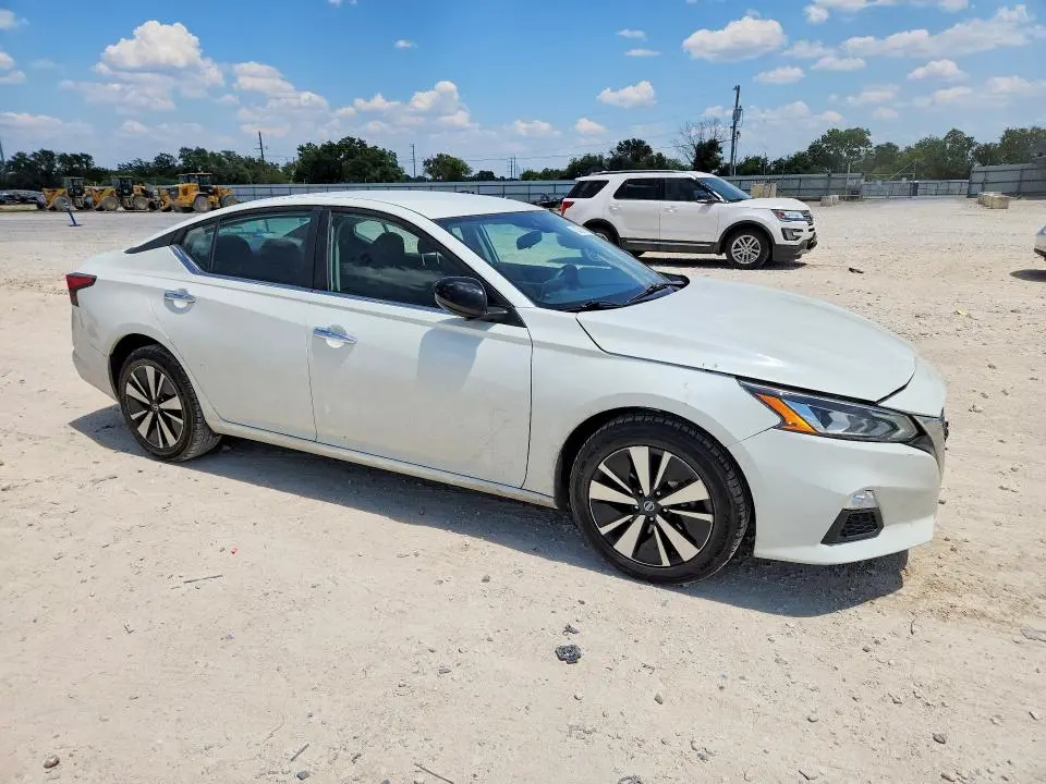 2022 NISSAN ALTIMA SV  