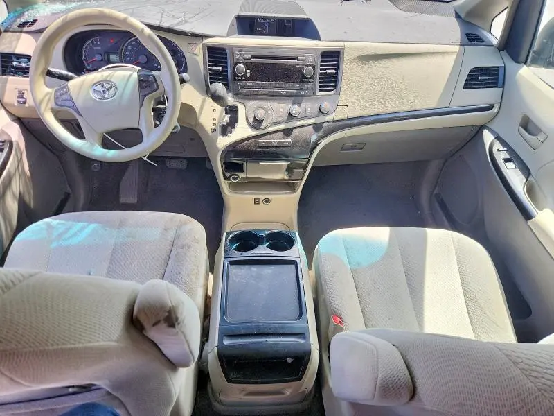2011 TOYOTA SIENNA LE  