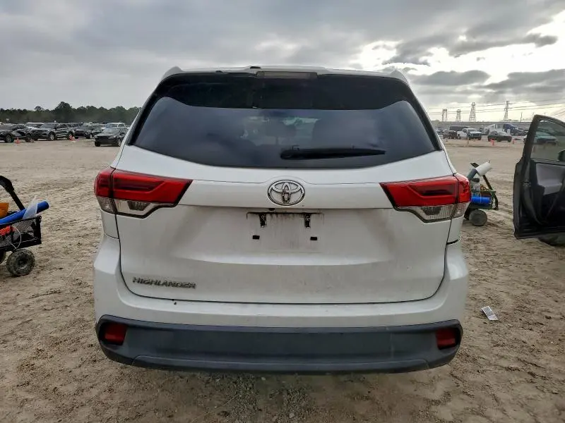 2017 TOYOTA HIGHLANDER LE  