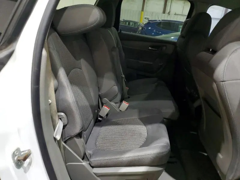 2016 CHEVROLET TRAVERSE LS  