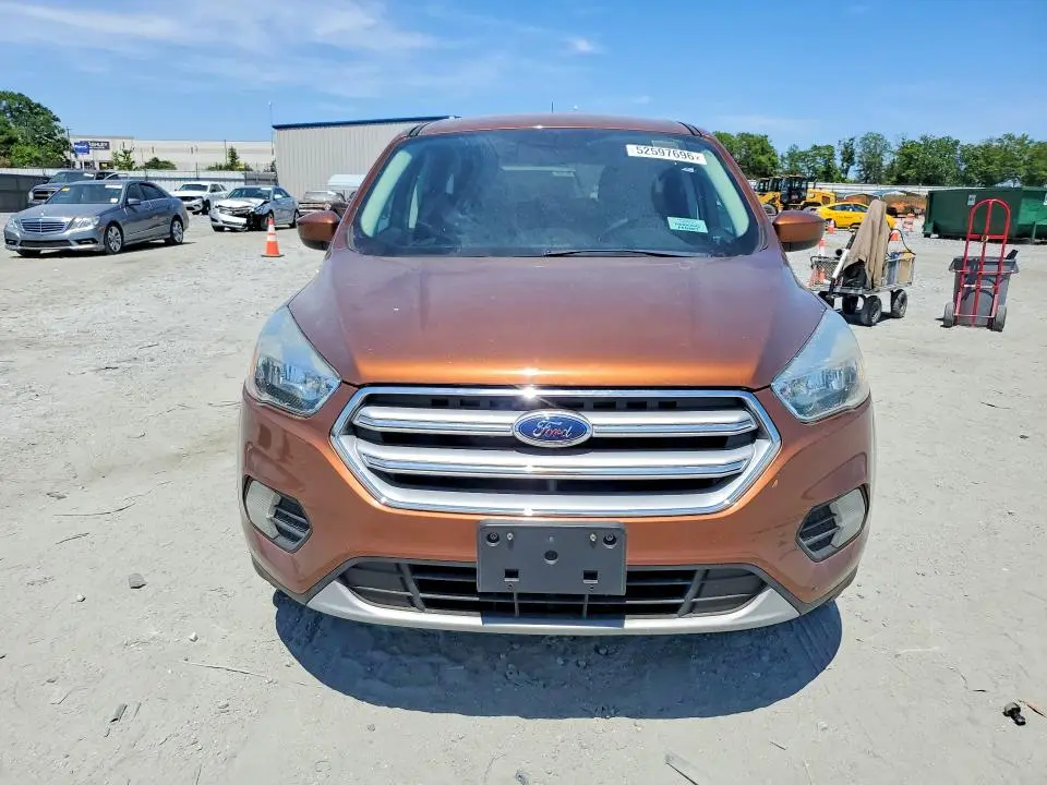 2017 FORD ESCAPE SE  