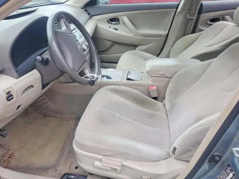 2010 TOYOTA CAMRY LE  