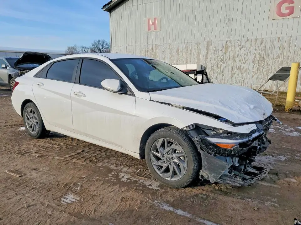 2024 HYUNDAI ELANTRA SEL  