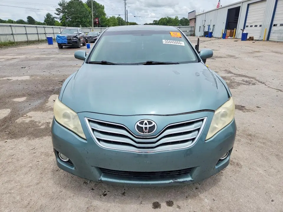2011 TOYOTA CAMRY XLE V6  