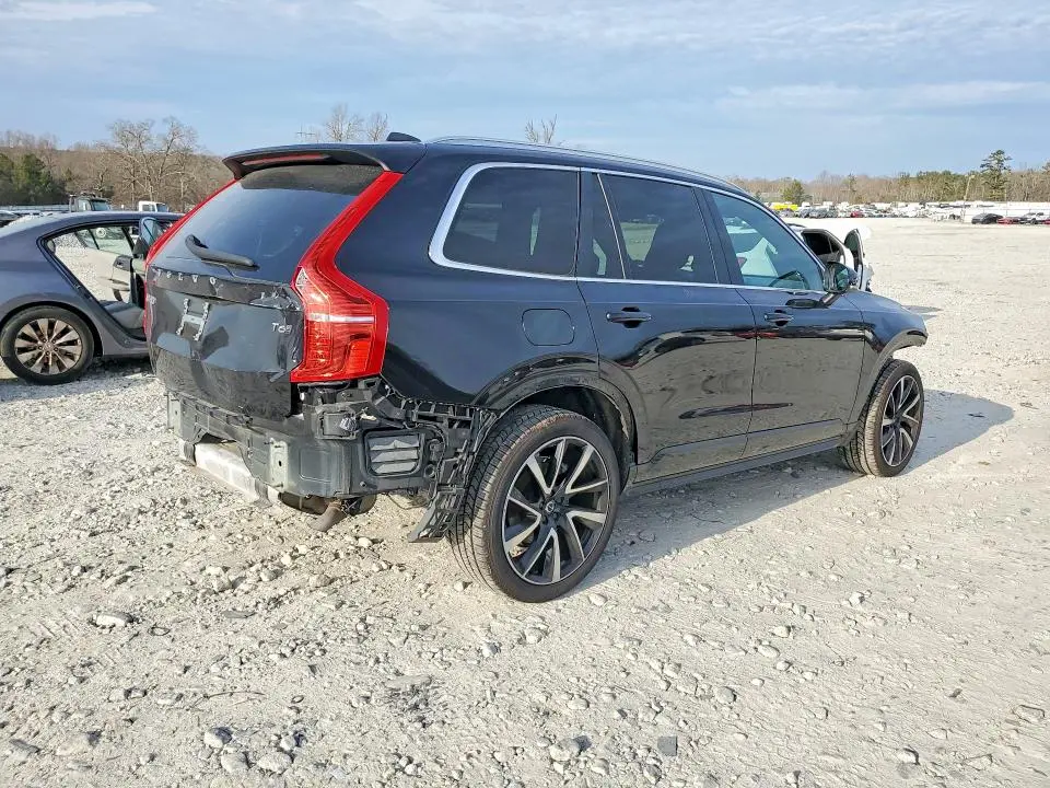 2022 VOLVO XC90 T6 MOMENTUM  