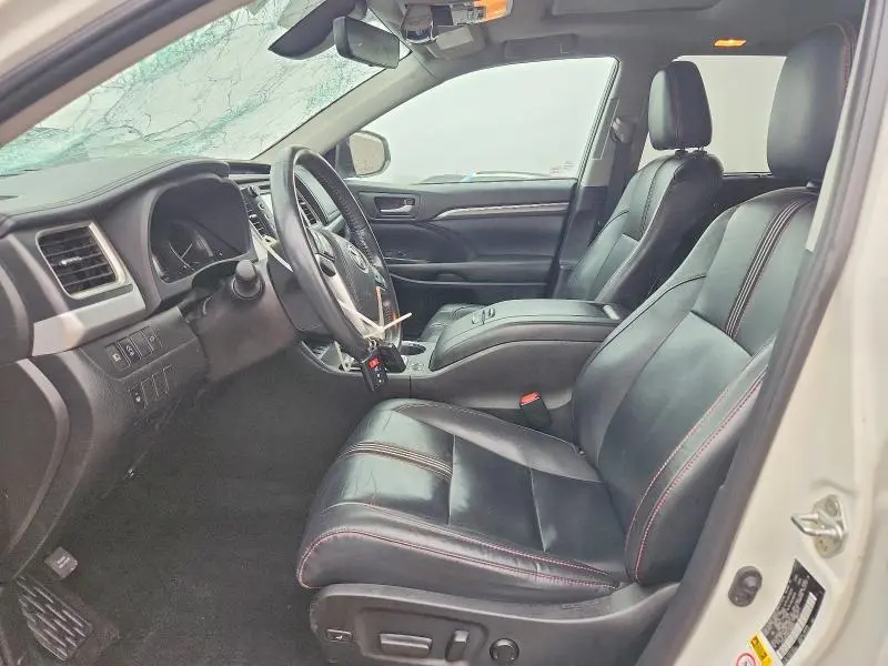 2019 TOYOTA HIGHLANDER SE  