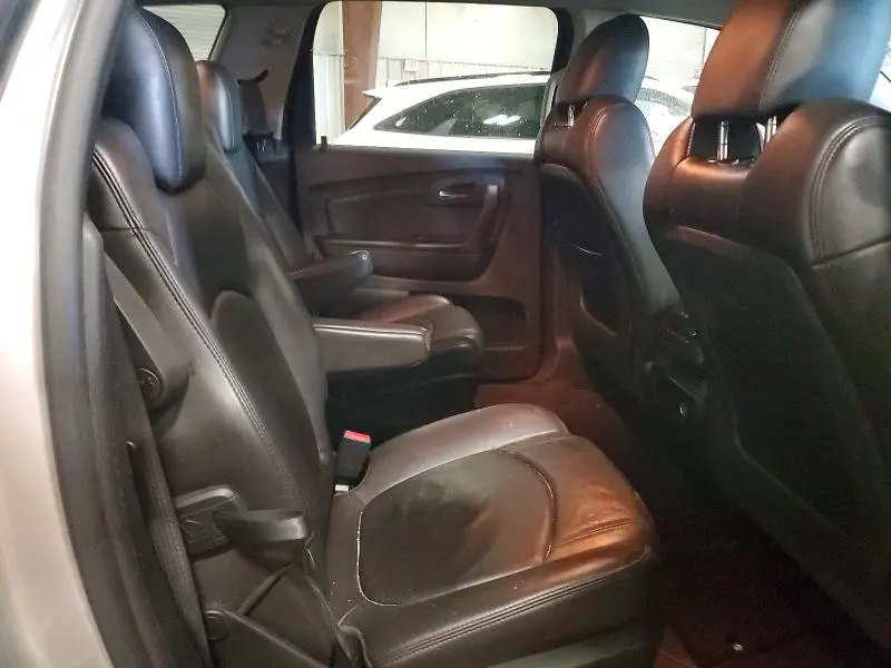 2010 CHEVROLET TRAVERSE LT  