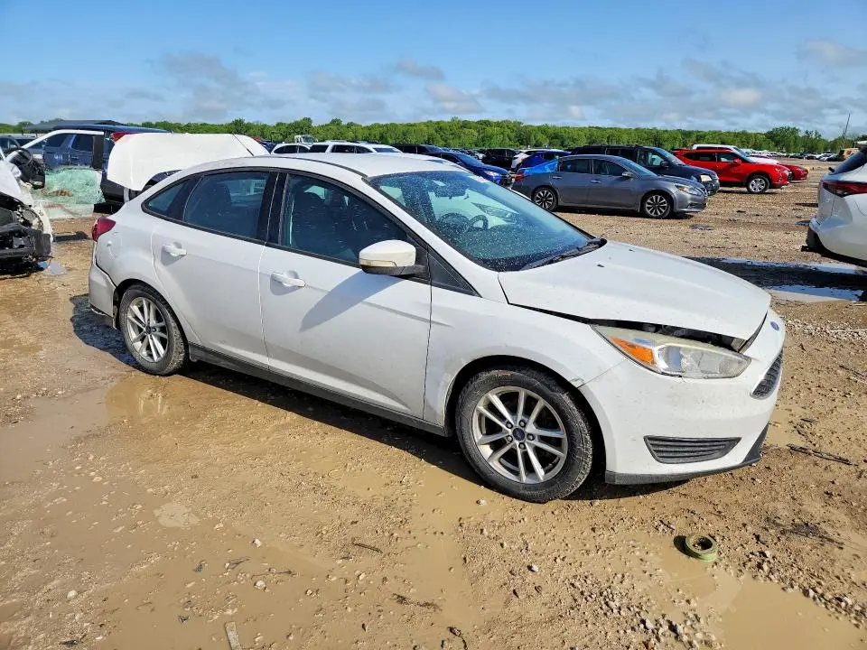 2015 FORD FOCUS SE  