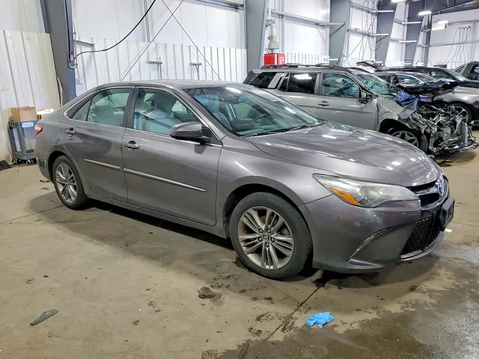 2016 TOYOTA CAMRY SE  