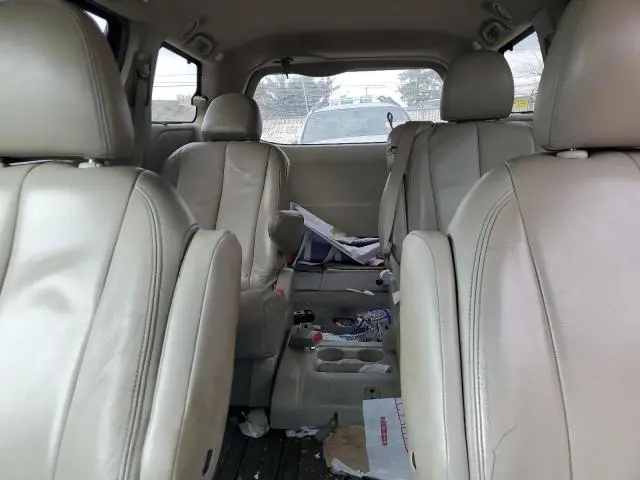 2011 TOYOTA SIENNA LE  