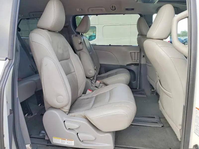 2015 TOYOTA SIENNA XLE  