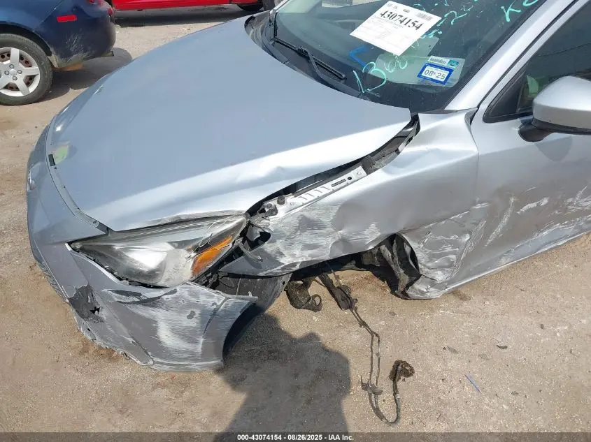 2019 TOYOTA YARIS LE