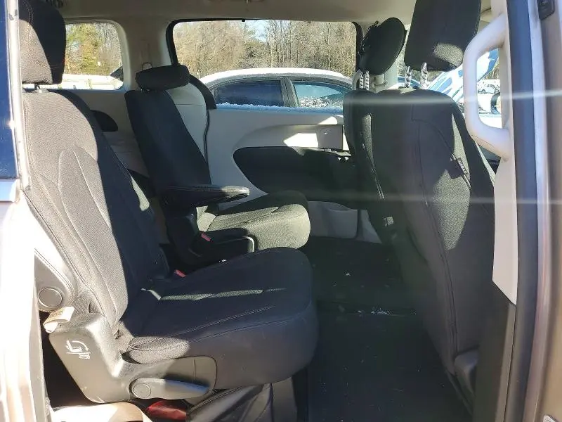 2017 CHRYSLER PACIFICA LX  