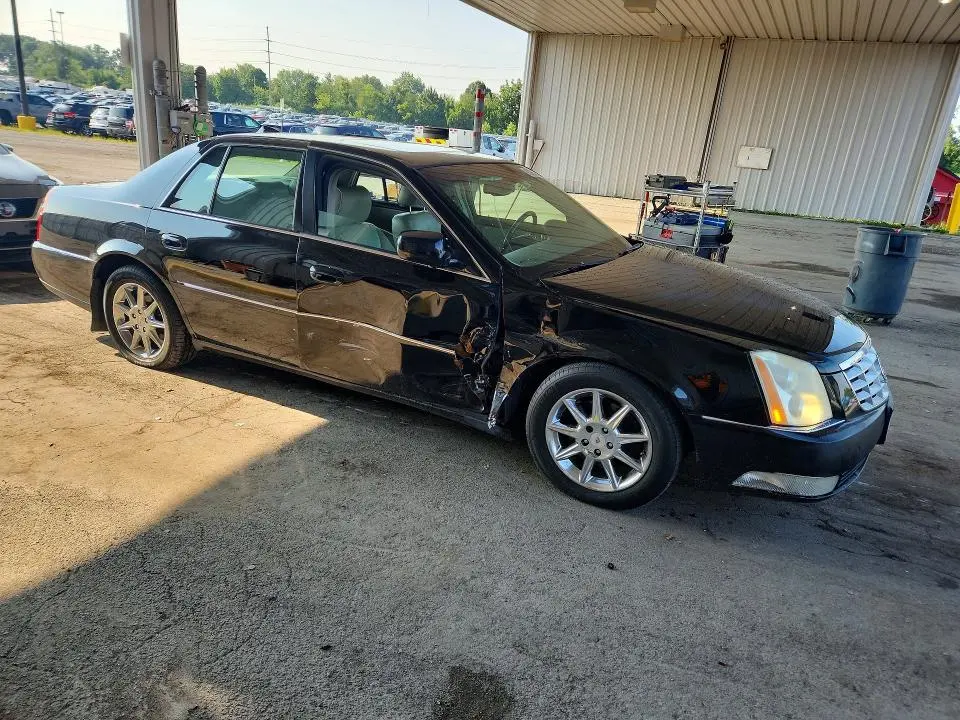 2011 CADILLAC DTS LUXURY COLLECTION  