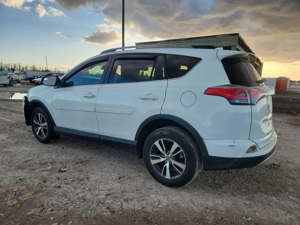 2017 TOYOTA RAV4 XLE  