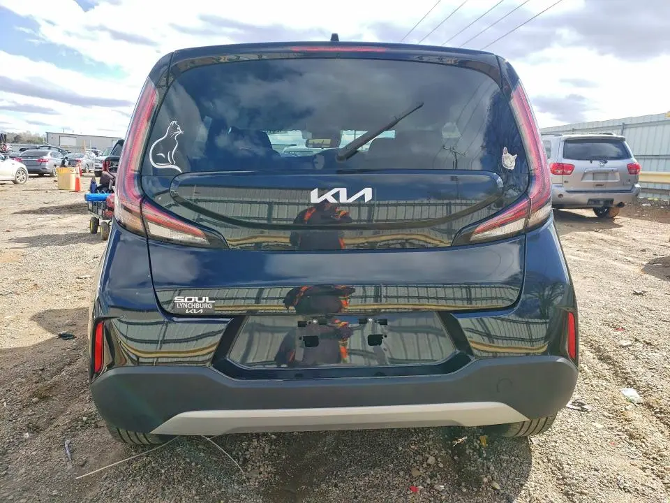 2024 KIA SOUL LX  