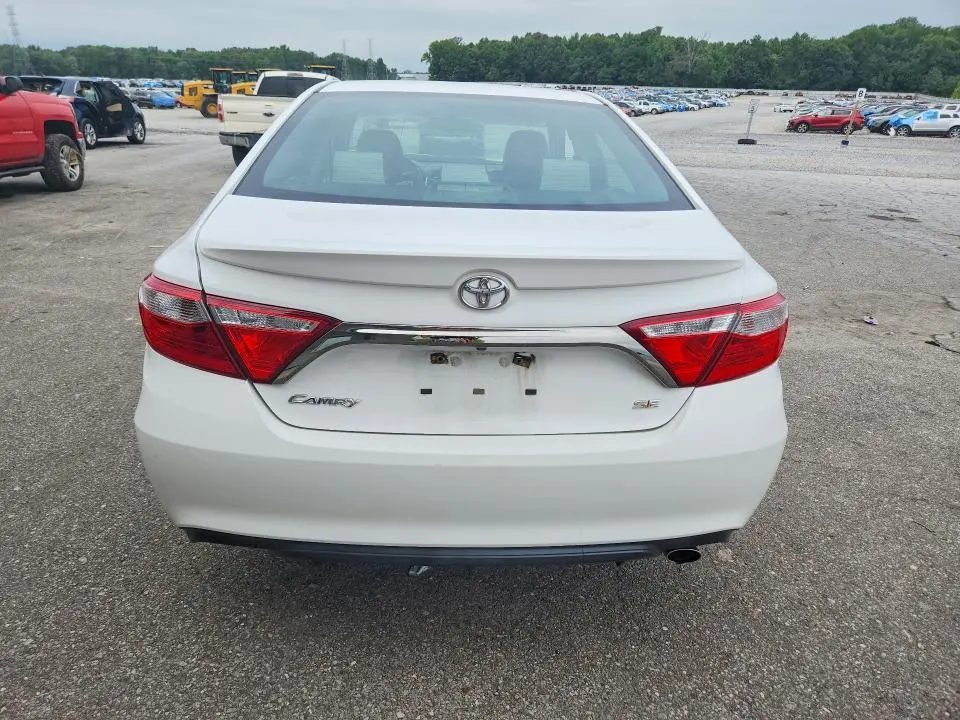 2017 TOYOTA CAMRY SE  
