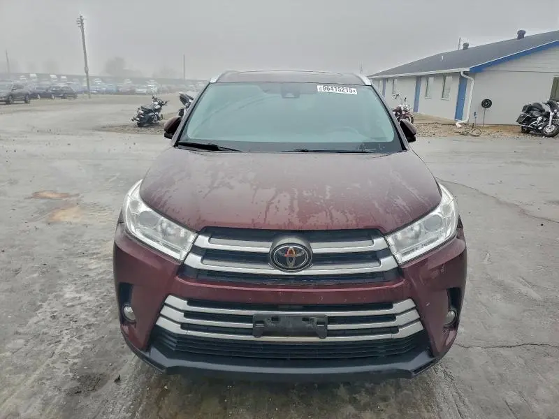 2019 TOYOTA HIGHLANDER SE  