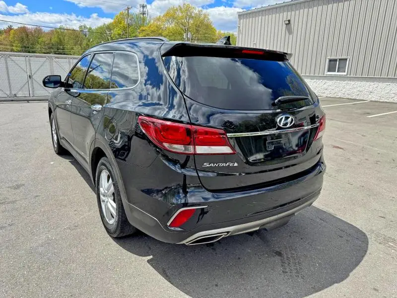 2017 HYUNDAI SANTA FE SE  