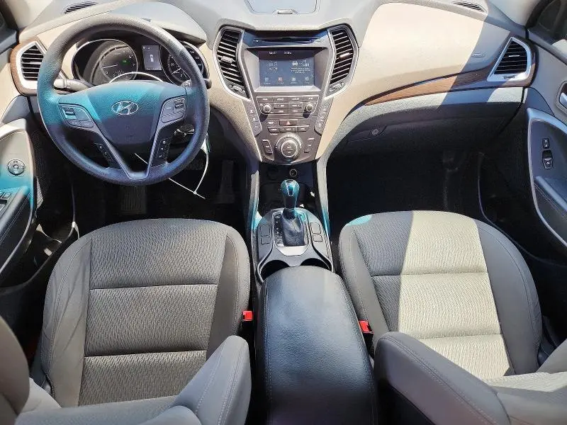 2017 HYUNDAI SANTA FE SE  