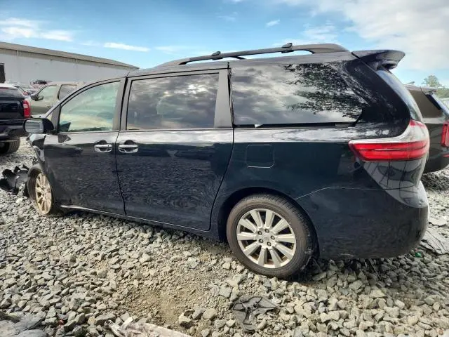 2017 TOYOTA SIENNA XLE  