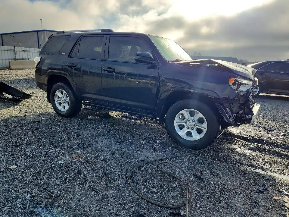 2023 TOYOTA 4RUNNER SR5  