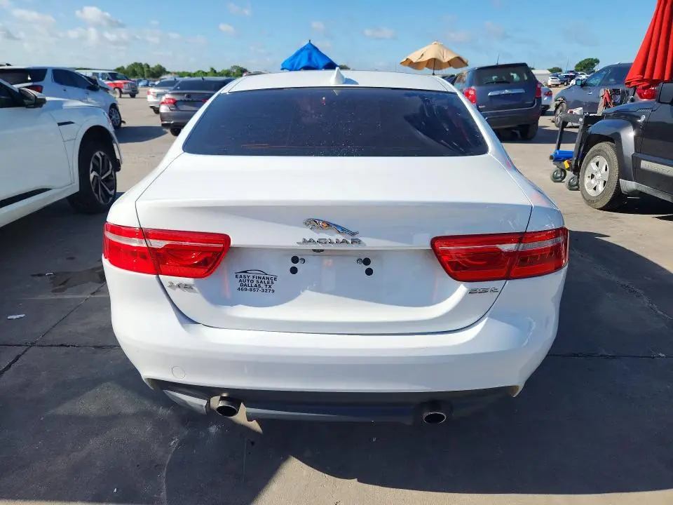 2018 JAGUAR XE PREMIUM  