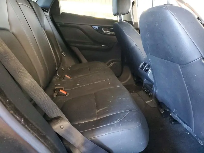 2018 JAGUAR F-PACE PREMIUM  