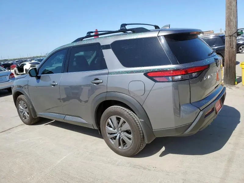 2024 NISSAN PATHFINDER SV  
