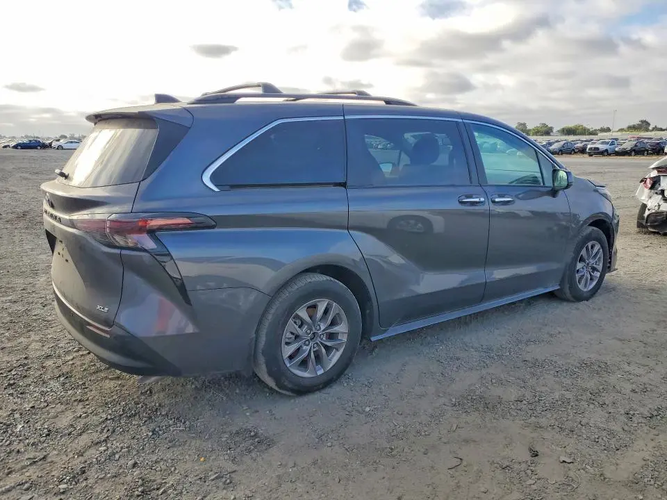 2025 TOYOTA SIENNA XLE 7-PASSENGER  