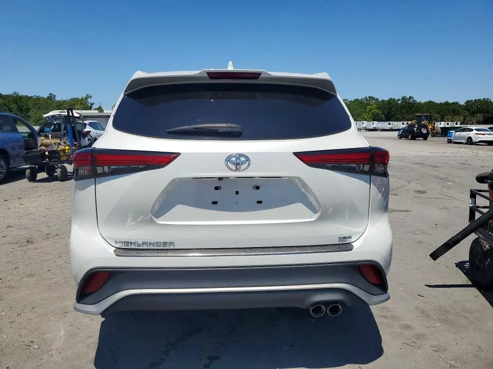 2022 TOYOTA HIGHLANDER XSE  
